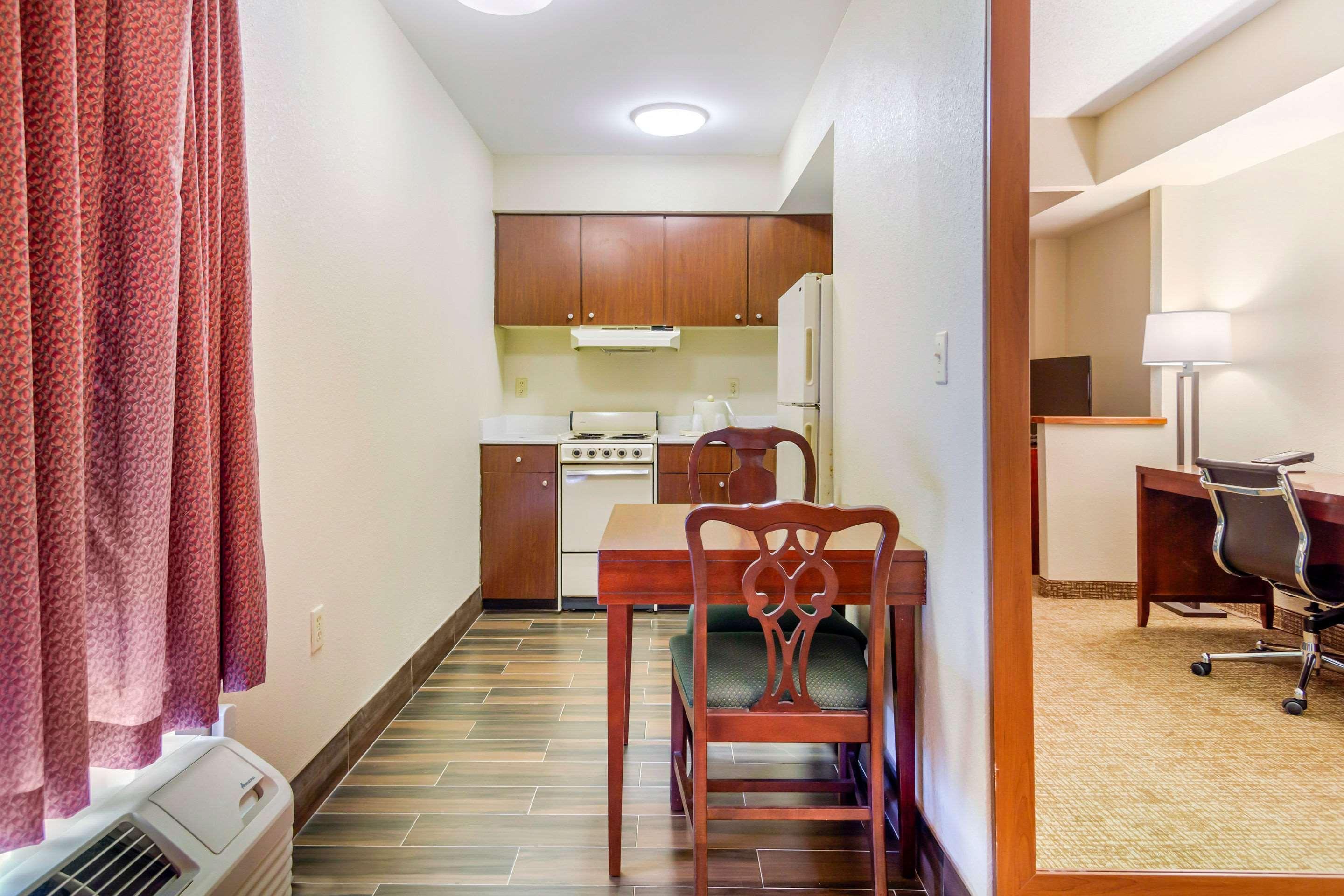 Quality Inn & Suites Olde Town Portsmouth Bagian luar foto