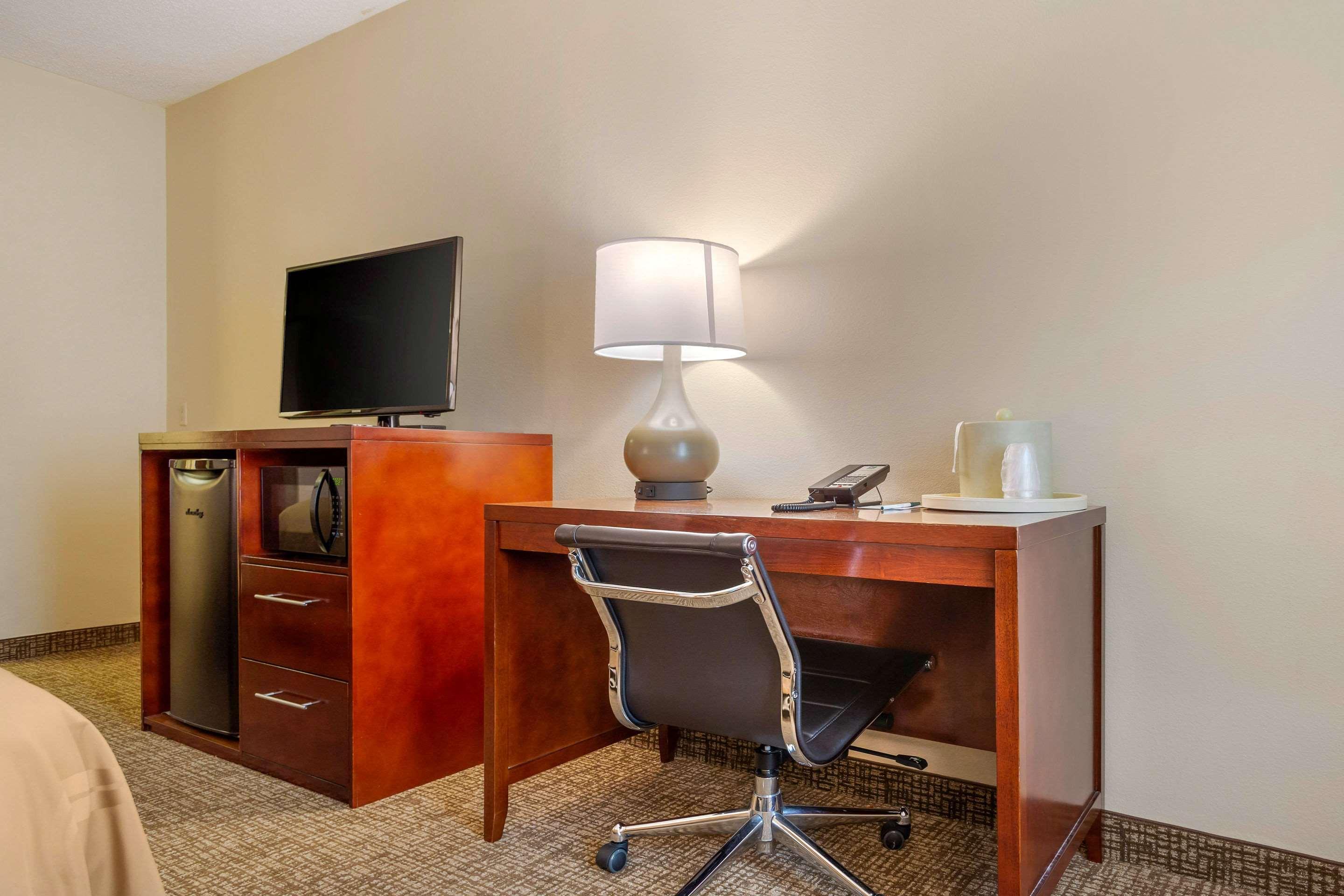 Quality Inn & Suites Olde Town Portsmouth Bagian luar foto