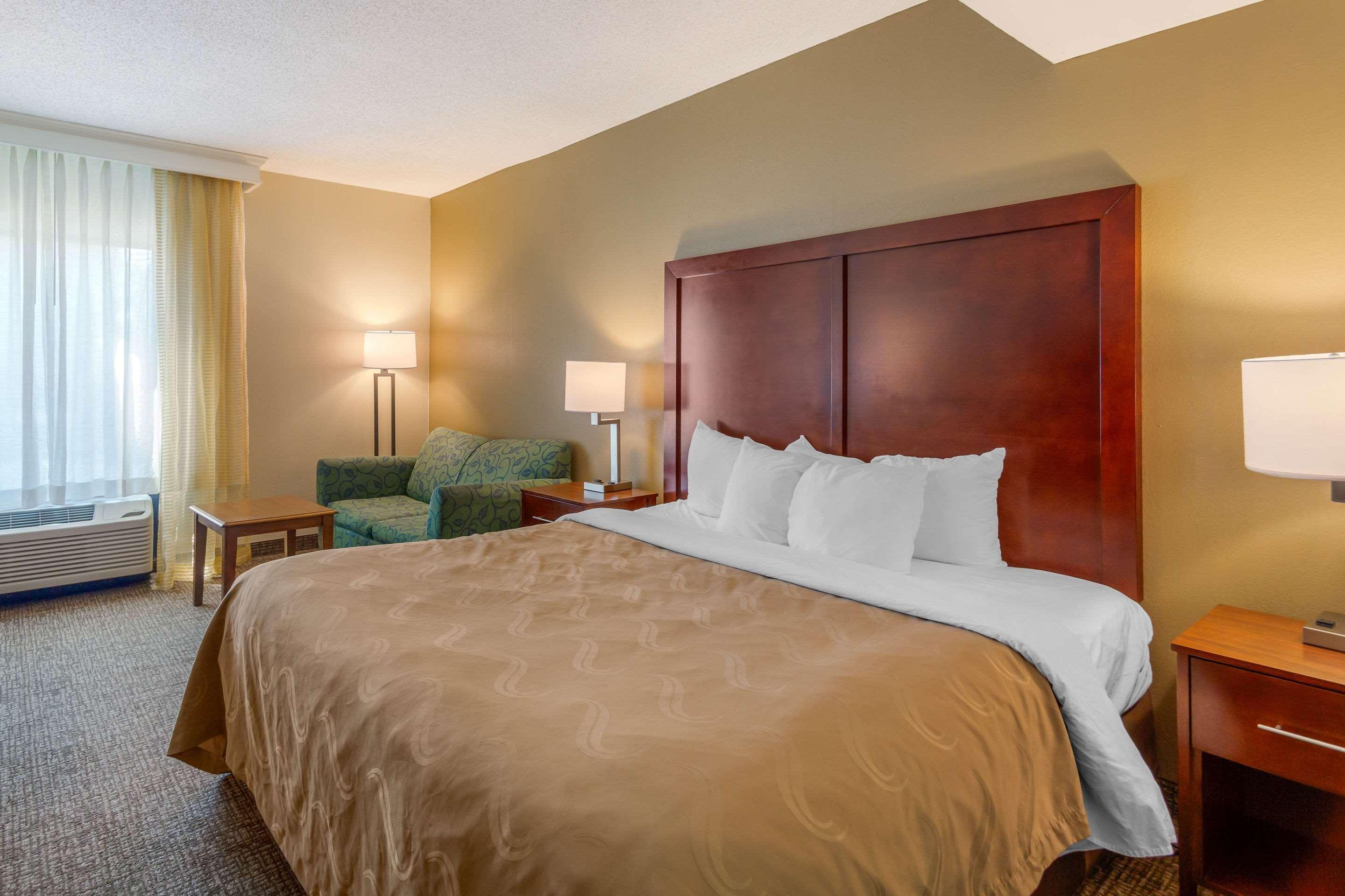 Quality Inn & Suites Olde Town Portsmouth Bagian luar foto