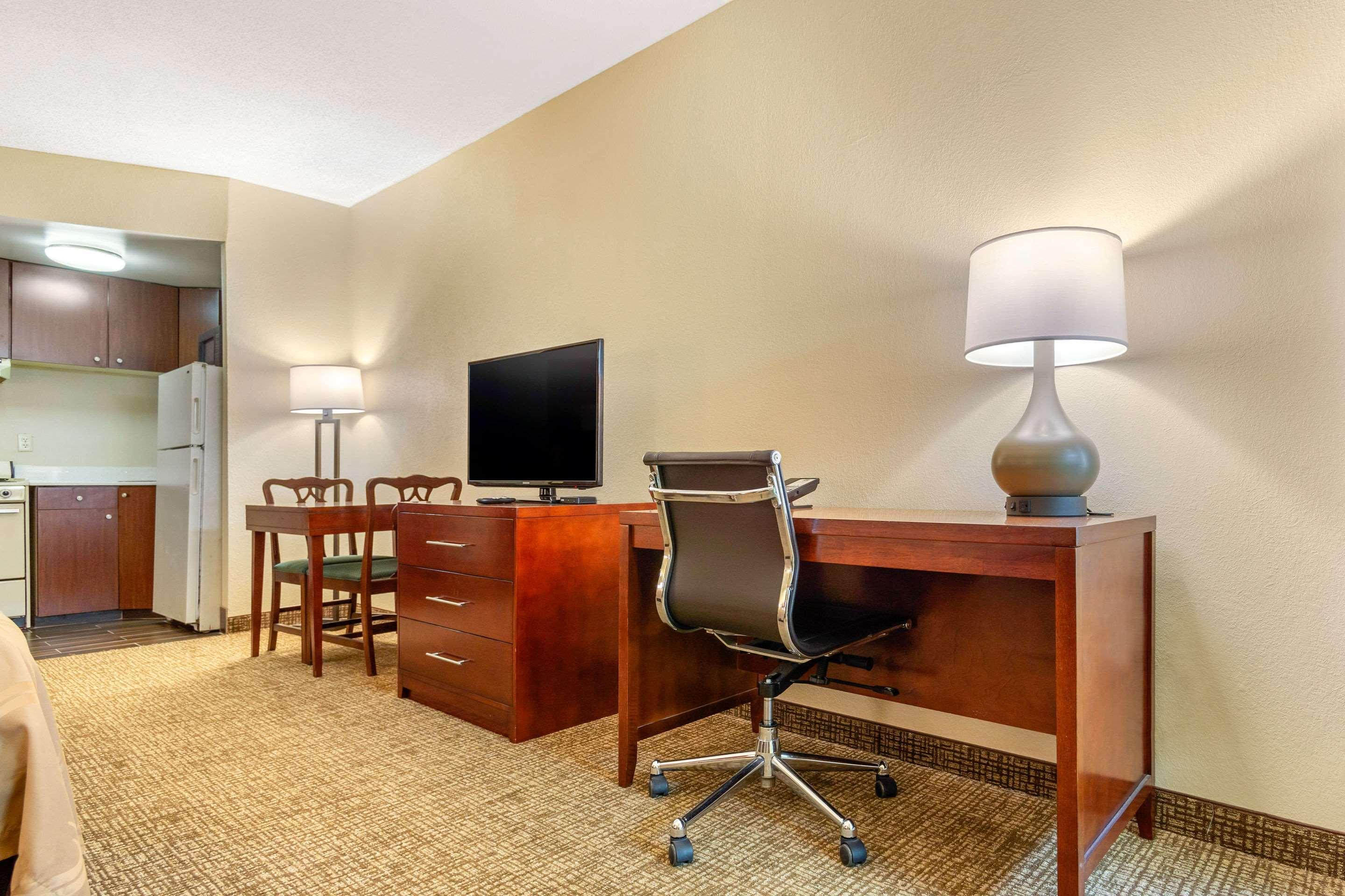 Quality Inn & Suites Olde Town Portsmouth Bagian luar foto