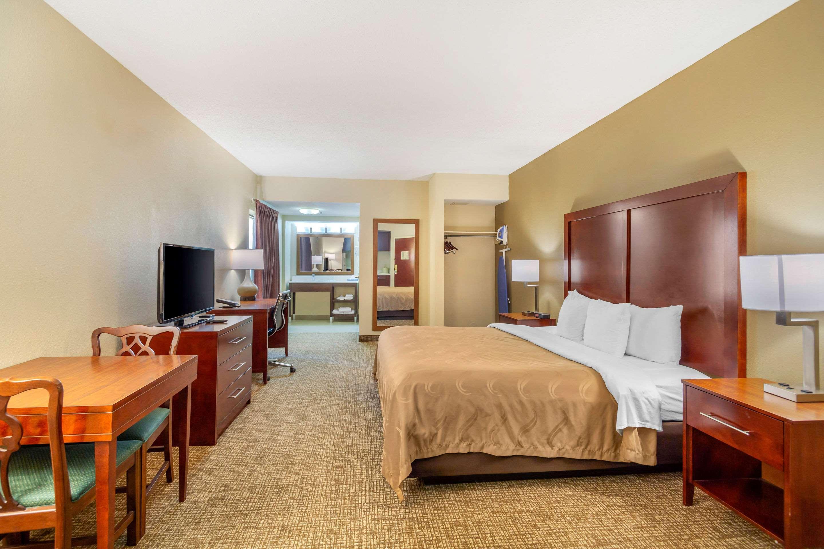 Quality Inn & Suites Olde Town Portsmouth Bagian luar foto