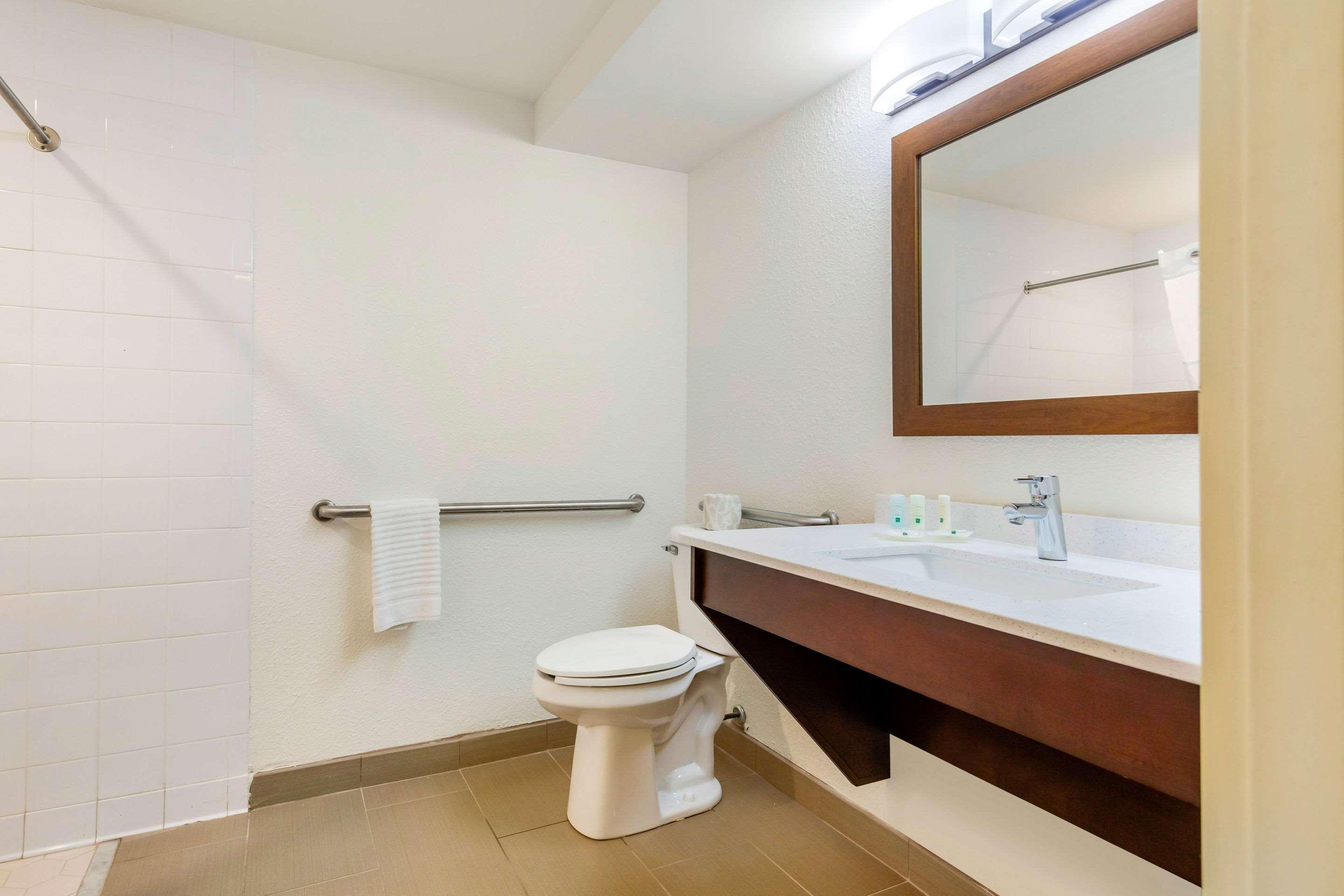Quality Inn & Suites Olde Town Portsmouth Bagian luar foto