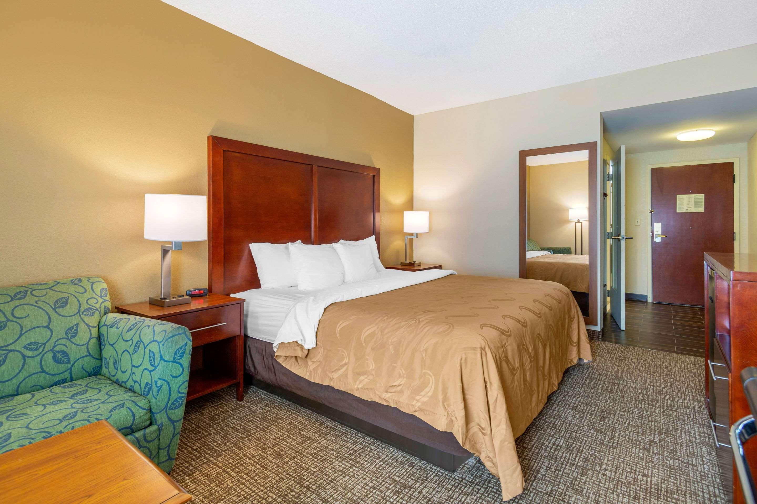 Quality Inn & Suites Olde Town Portsmouth Bagian luar foto
