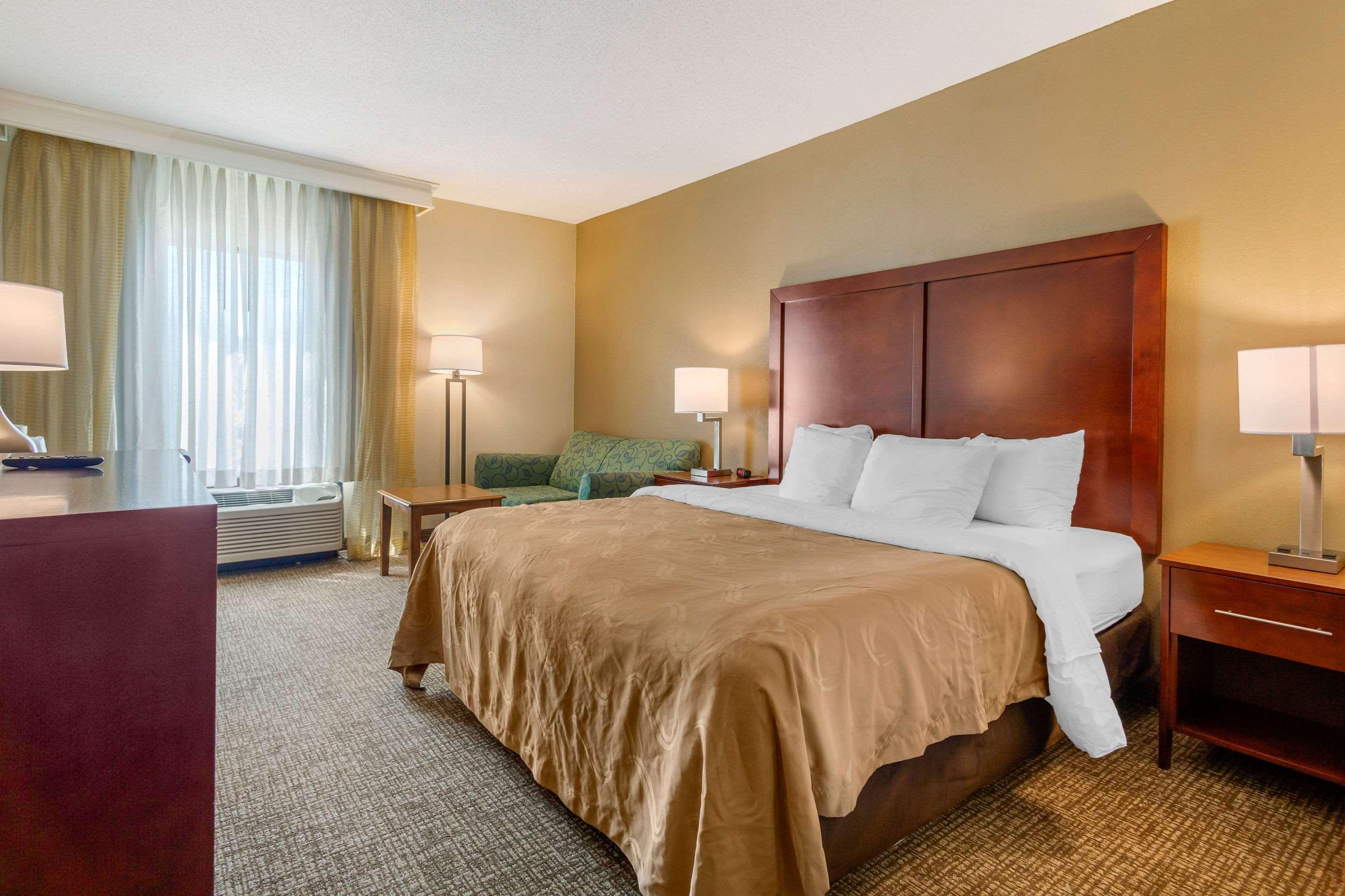 Quality Inn & Suites Olde Town Portsmouth Bagian luar foto