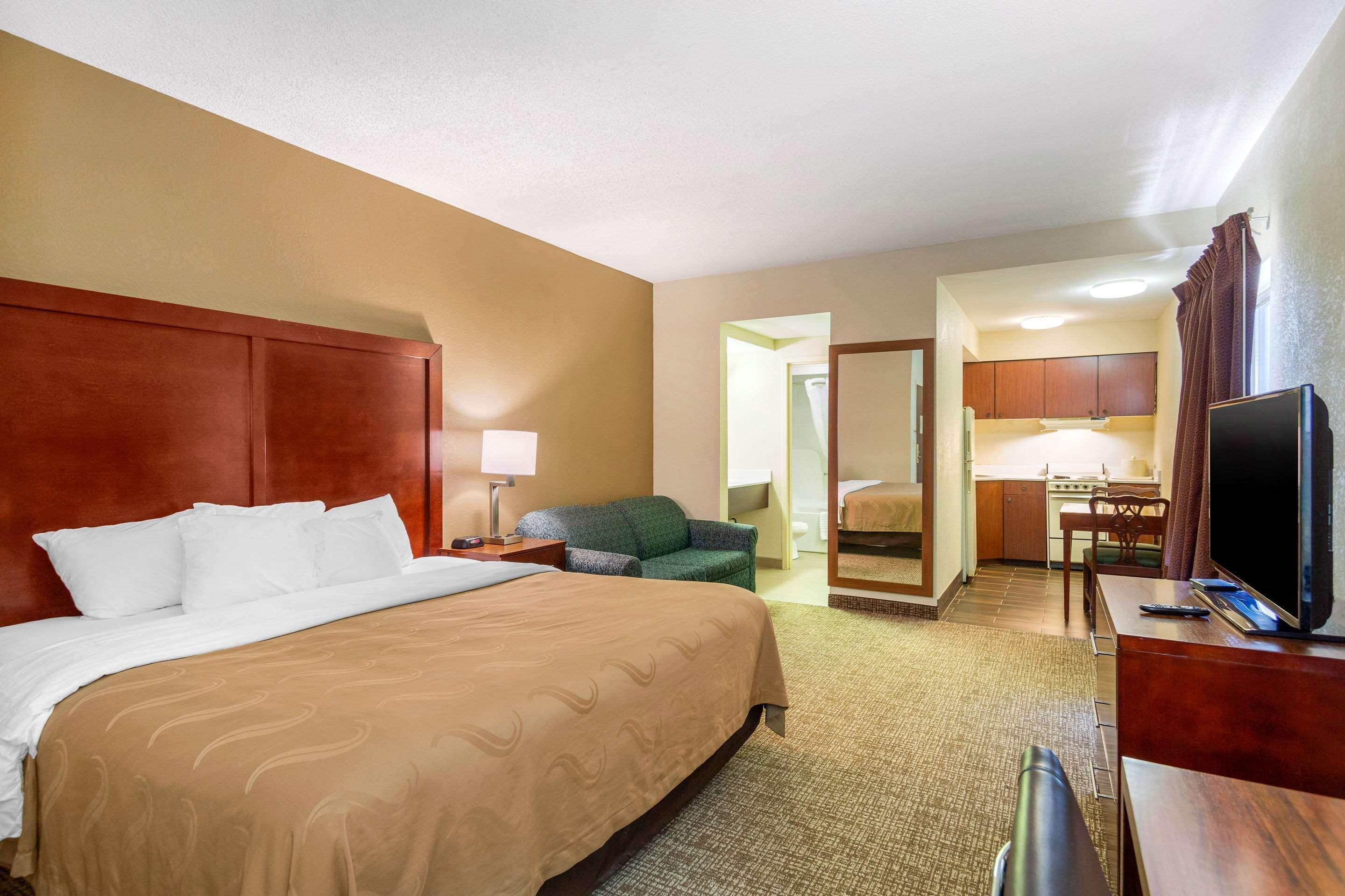 Quality Inn & Suites Olde Town Portsmouth Bagian luar foto