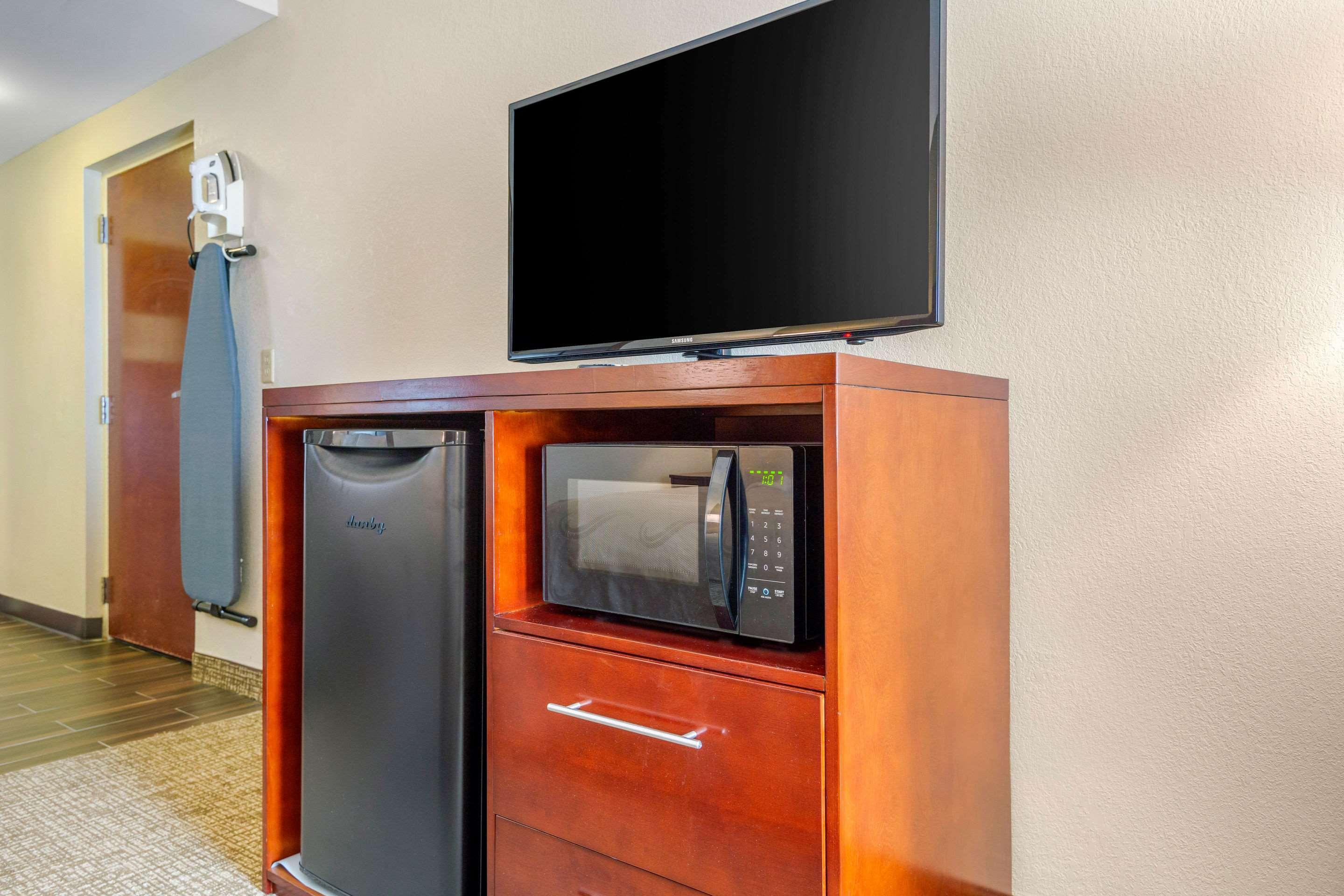 Quality Inn & Suites Olde Town Portsmouth Bagian luar foto