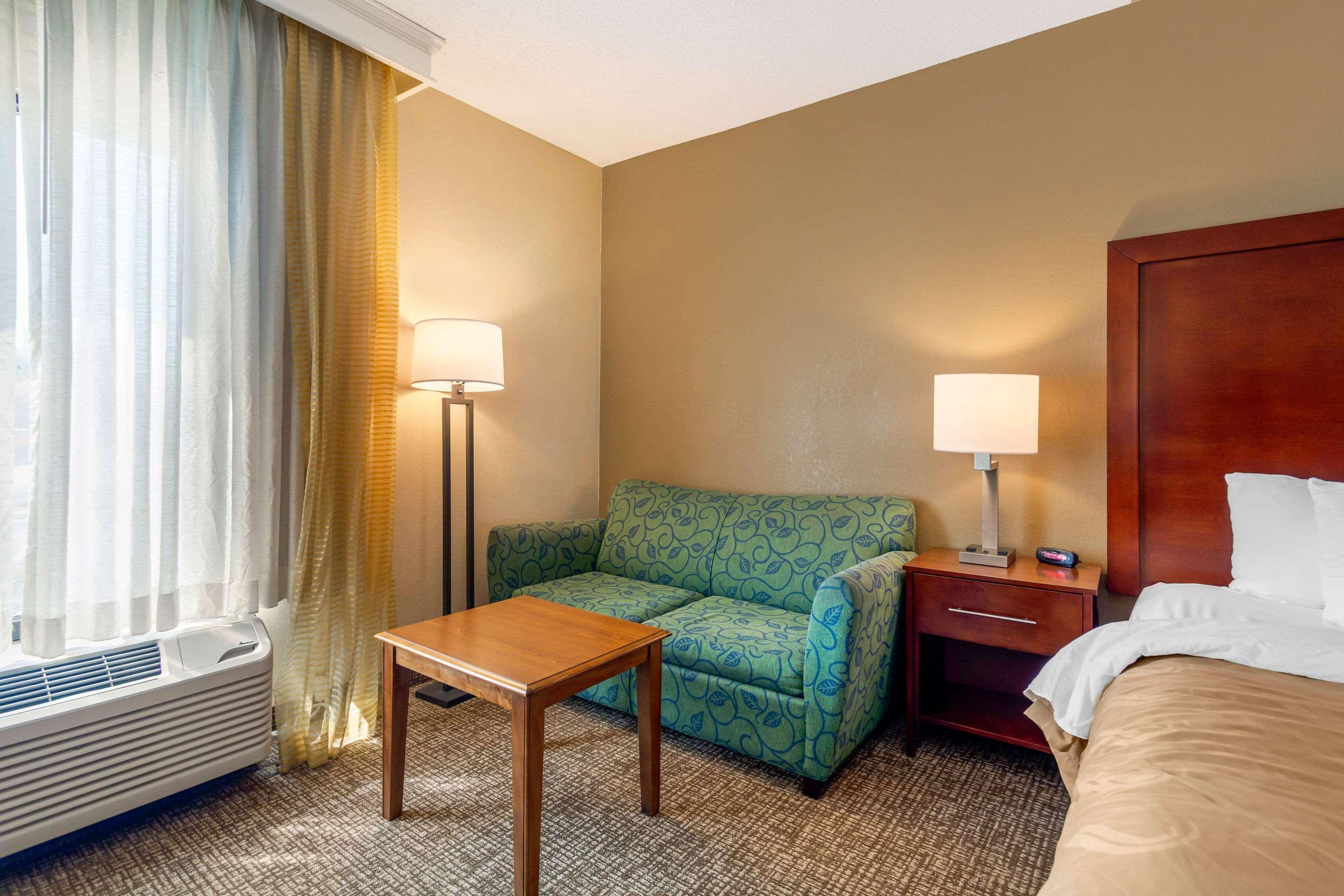 Quality Inn & Suites Olde Town Portsmouth Bagian luar foto