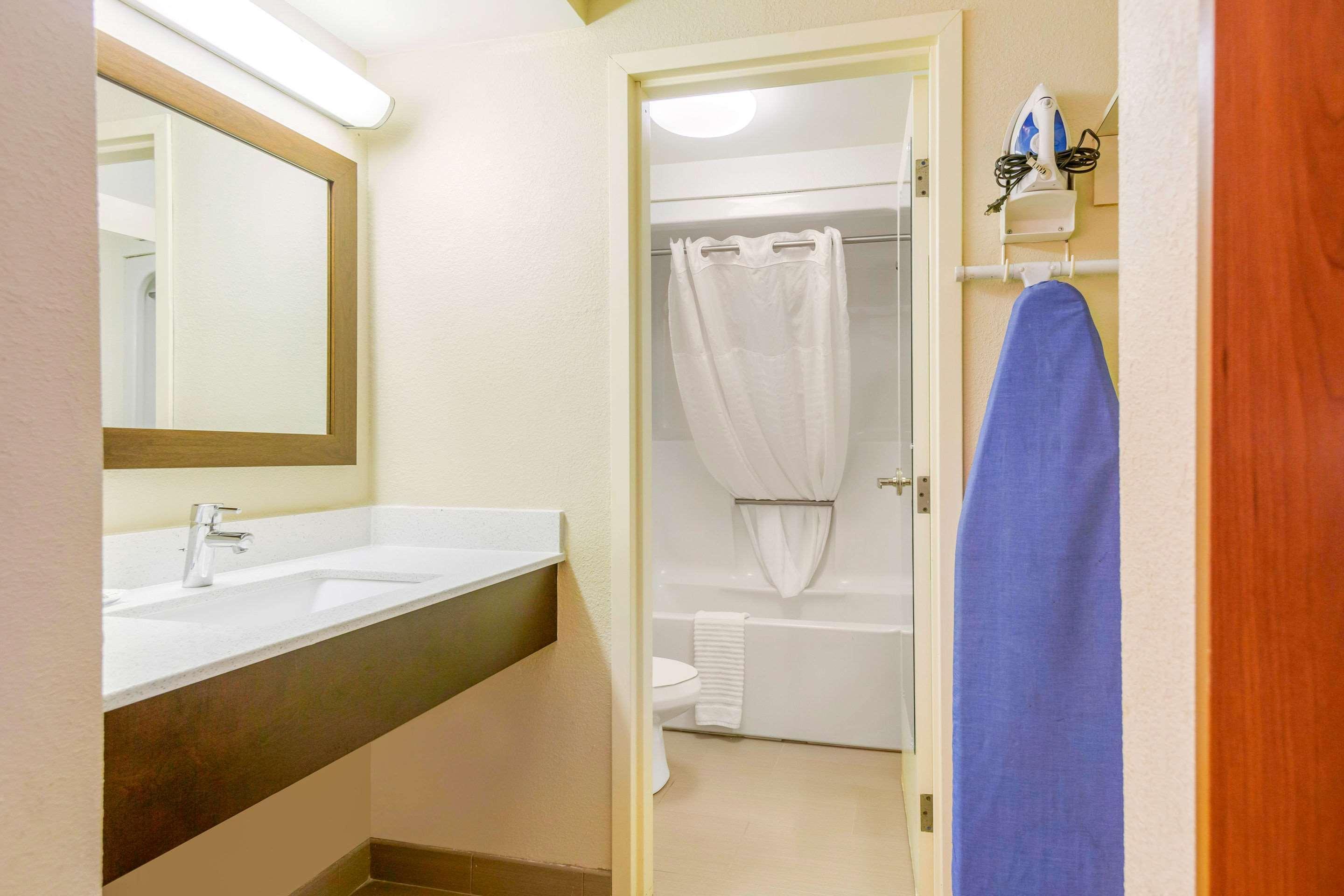 Quality Inn & Suites Olde Town Portsmouth Bagian luar foto