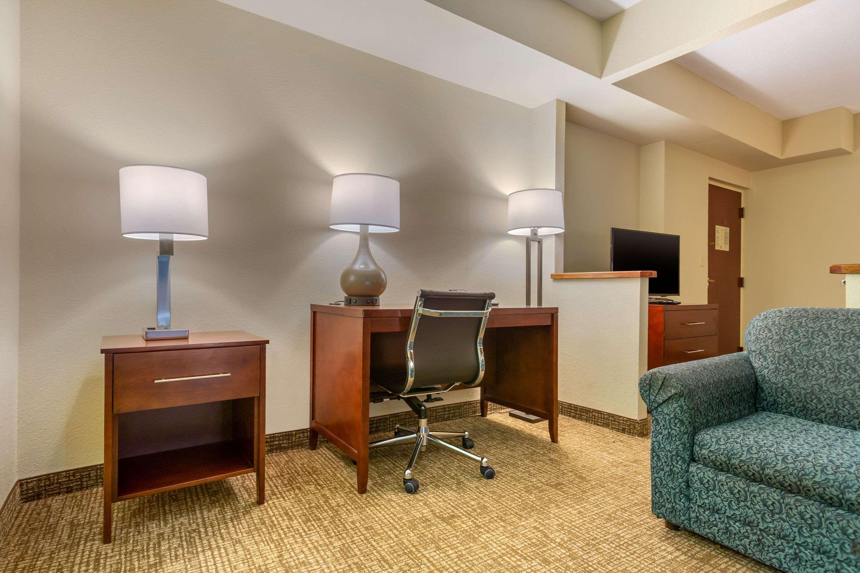Quality Inn & Suites Olde Town Portsmouth Bagian luar foto