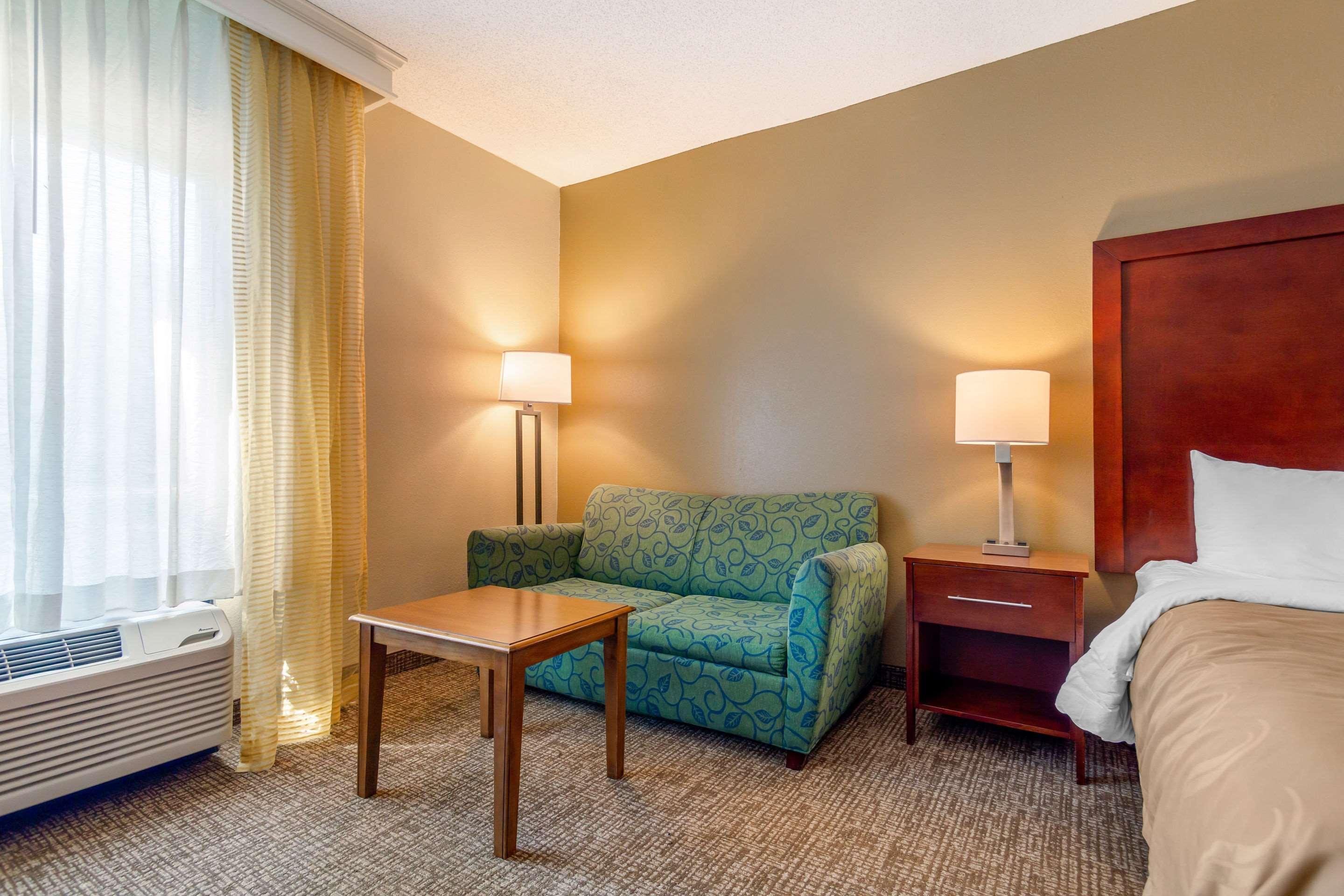 Quality Inn & Suites Olde Town Portsmouth Bagian luar foto