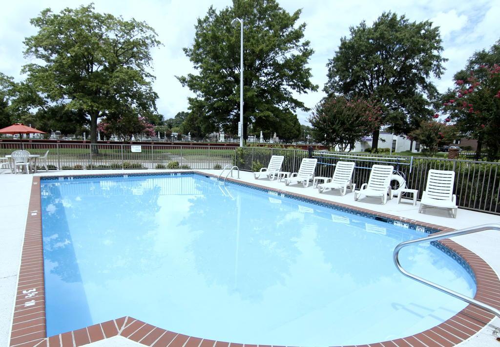 Quality Inn & Suites Olde Town Portsmouth Bagian luar foto