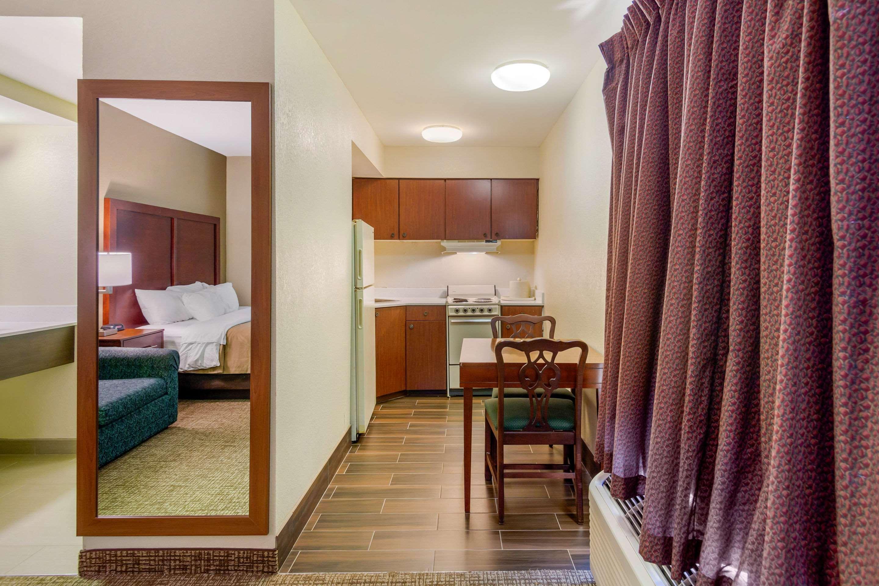 Quality Inn & Suites Olde Town Portsmouth Bagian luar foto