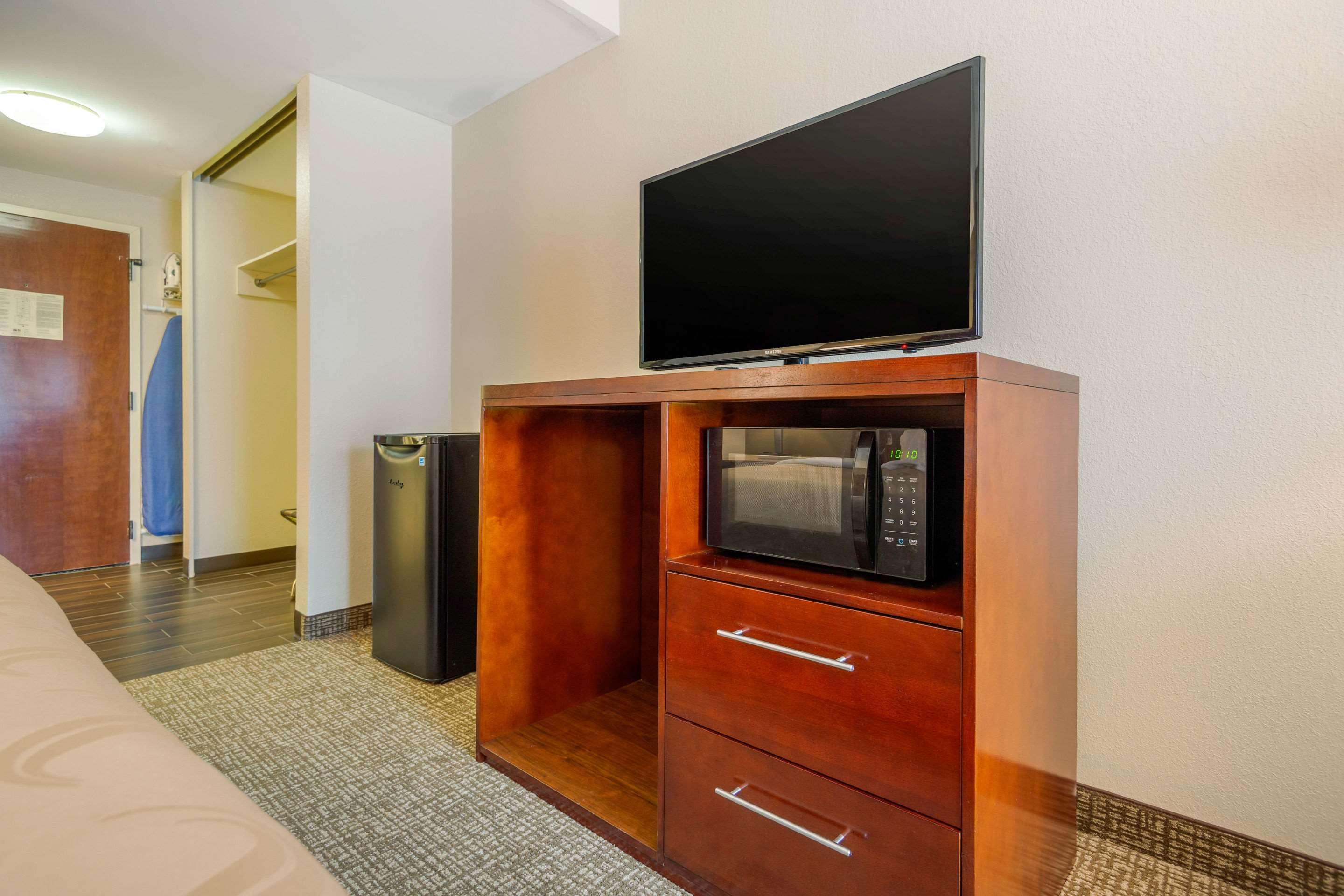 Quality Inn & Suites Olde Town Portsmouth Bagian luar foto
