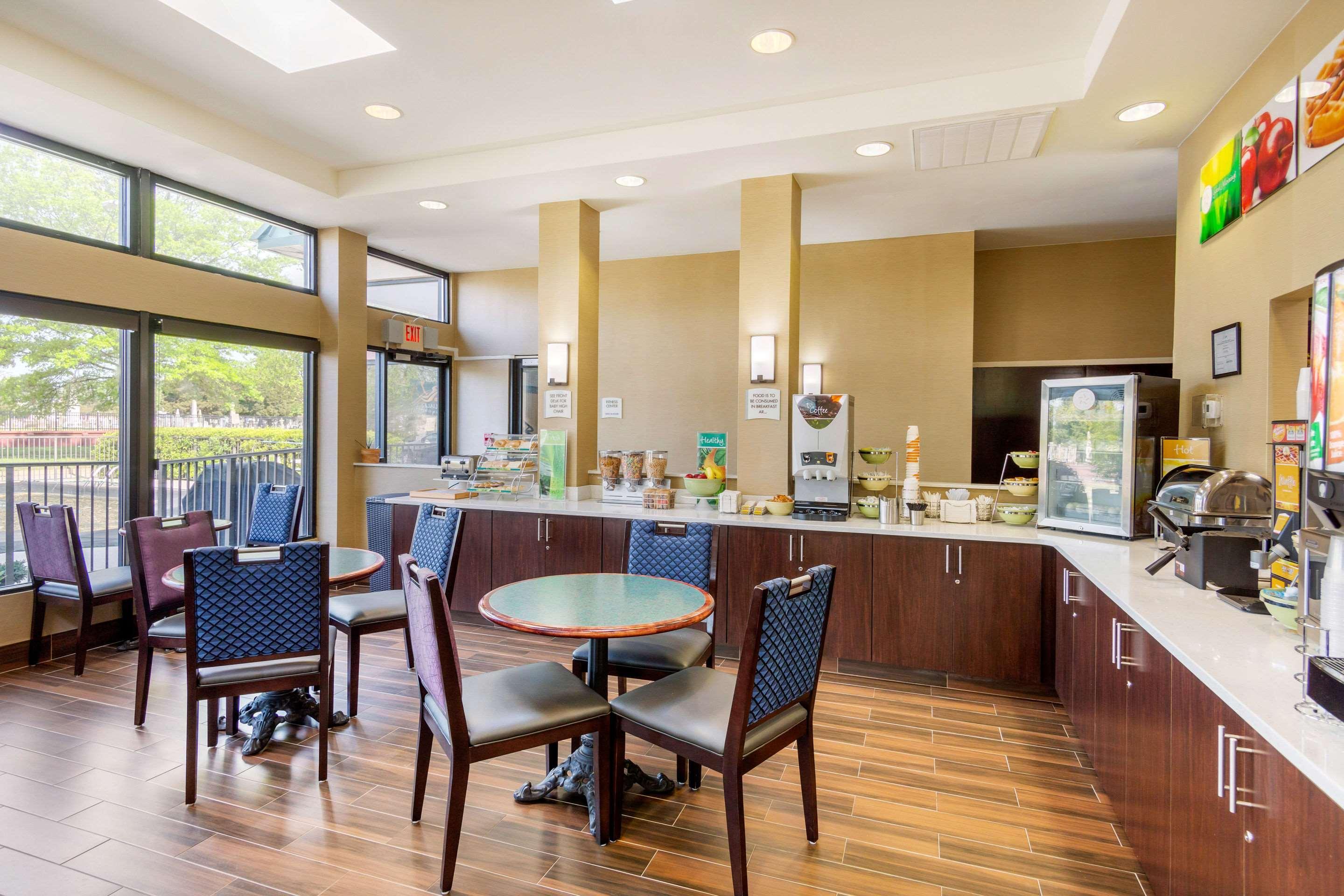 Quality Inn & Suites Olde Town Portsmouth Bagian luar foto