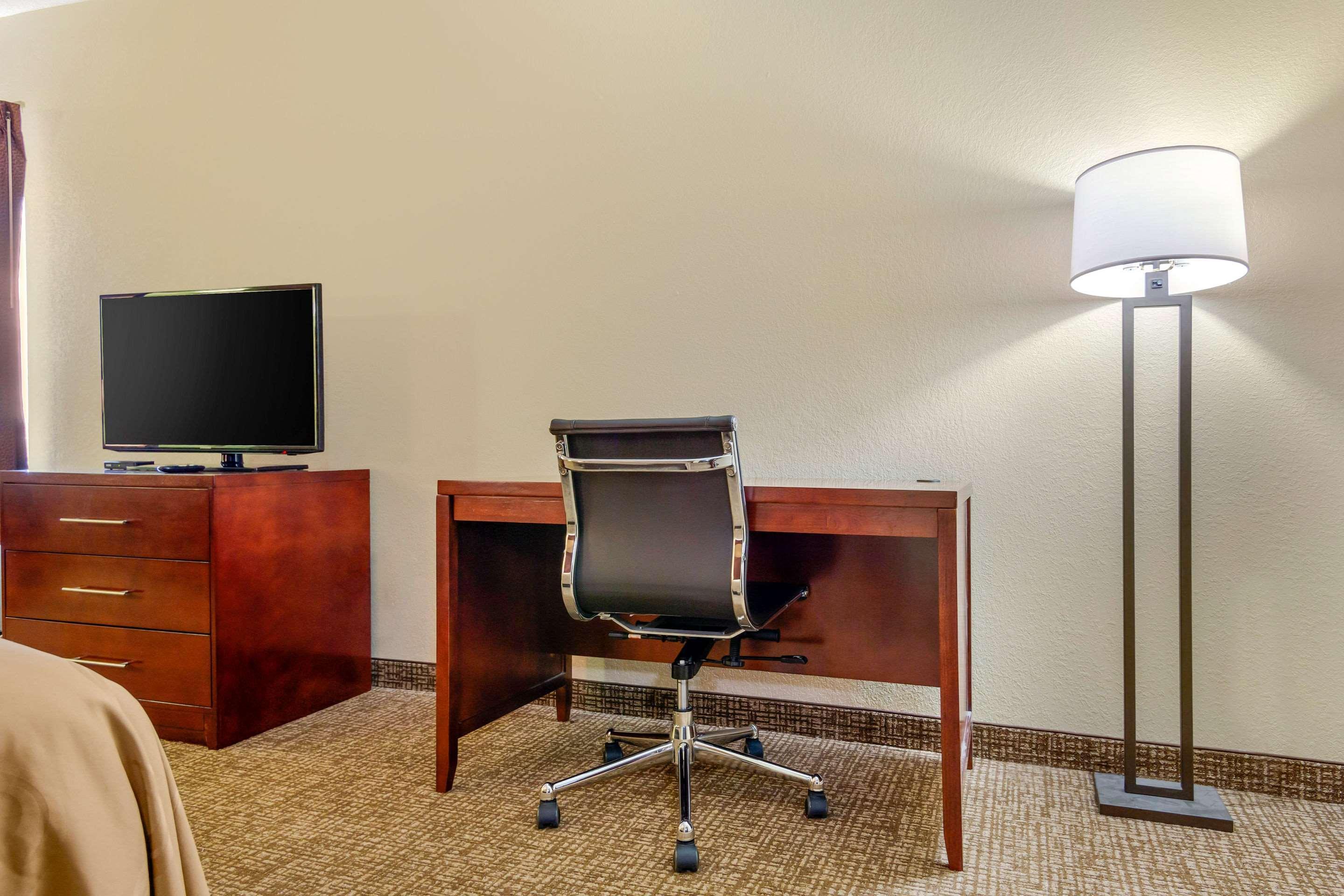 Quality Inn & Suites Olde Town Portsmouth Bagian luar foto