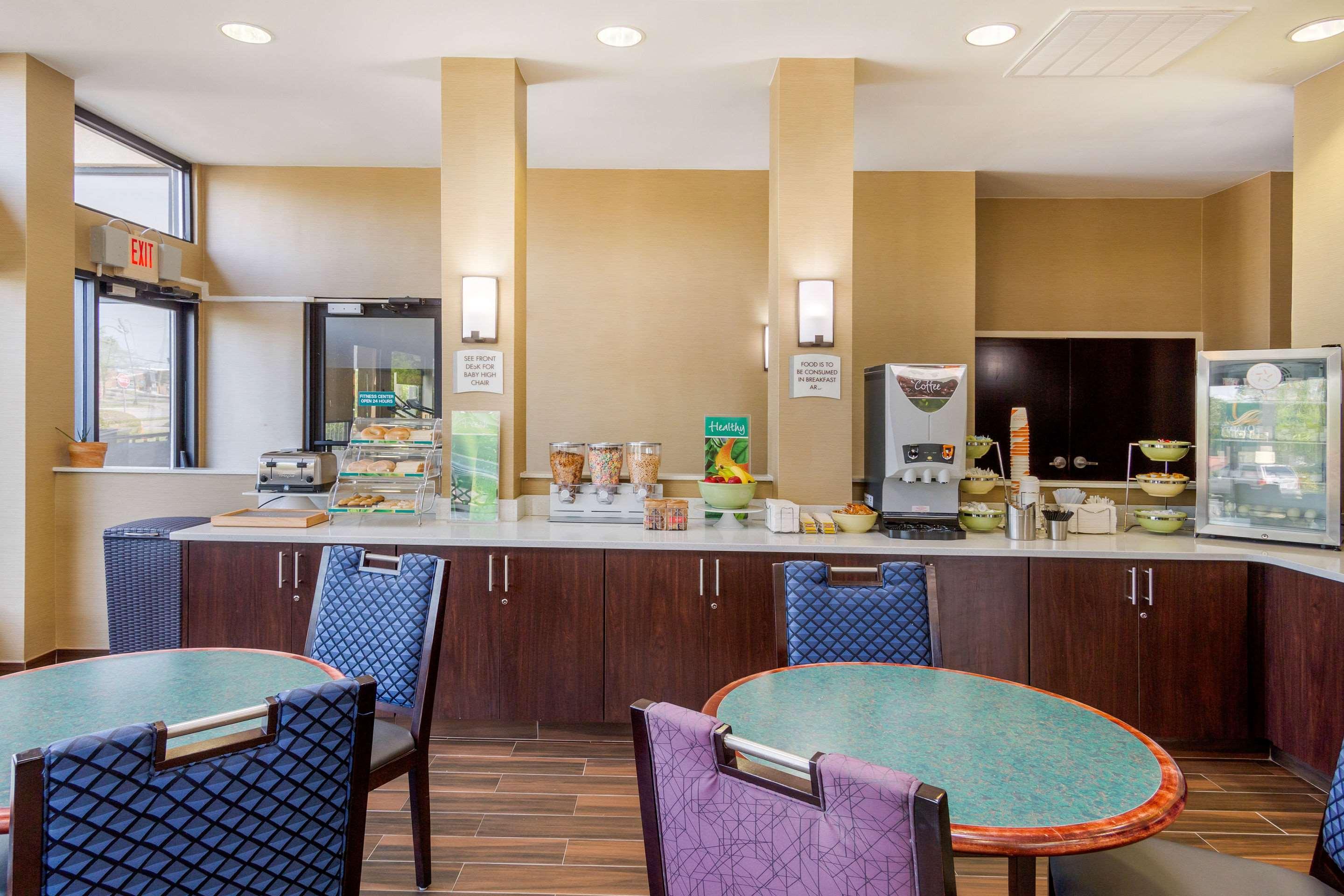 Quality Inn & Suites Olde Town Portsmouth Bagian luar foto