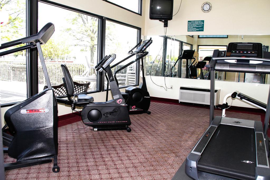 Quality Inn & Suites Olde Town Portsmouth Bagian luar foto