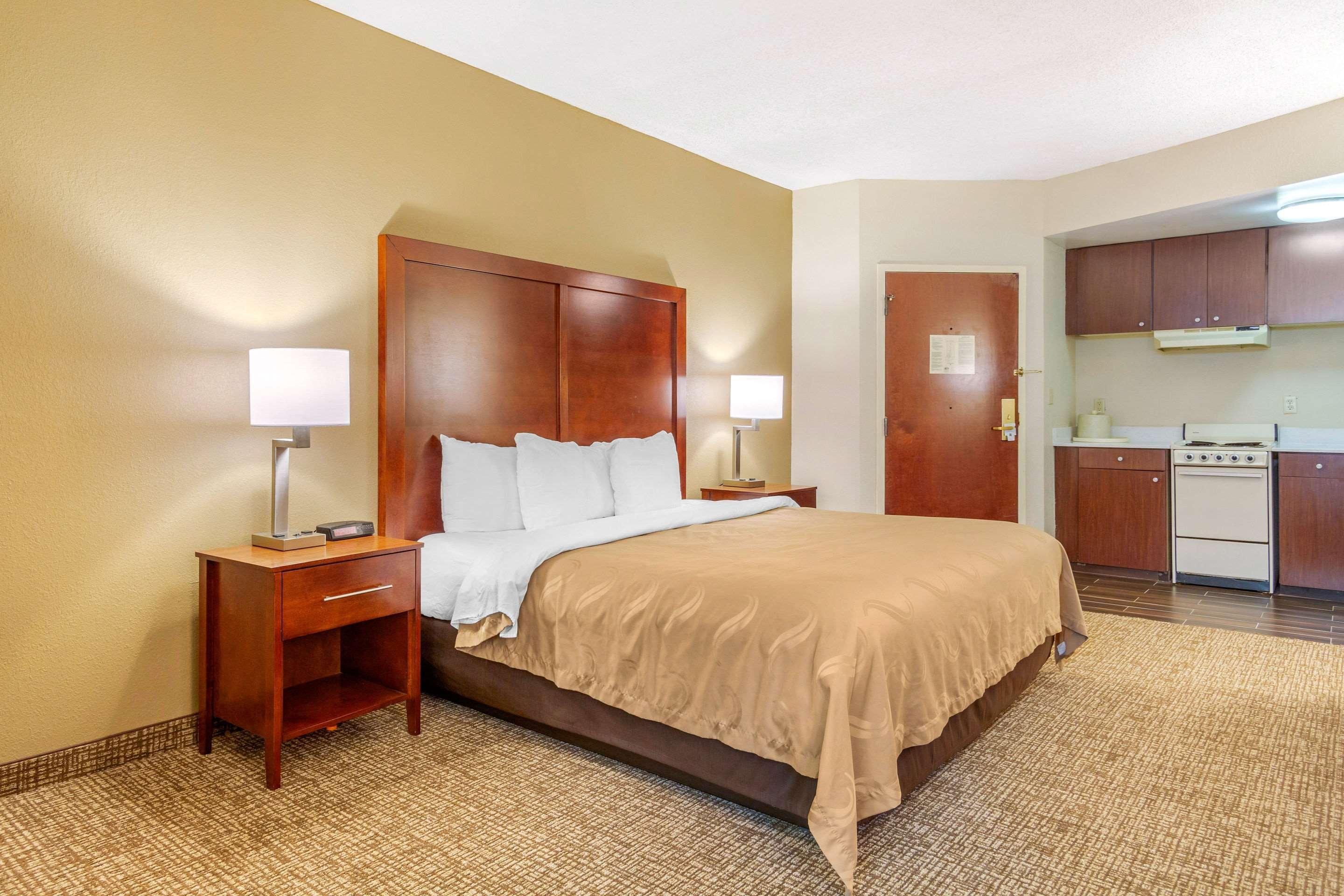Quality Inn & Suites Olde Town Portsmouth Bagian luar foto