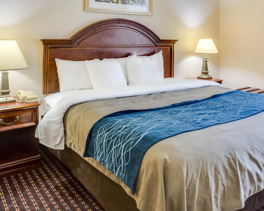Quality Inn & Suites Olde Town Portsmouth Bagian luar foto