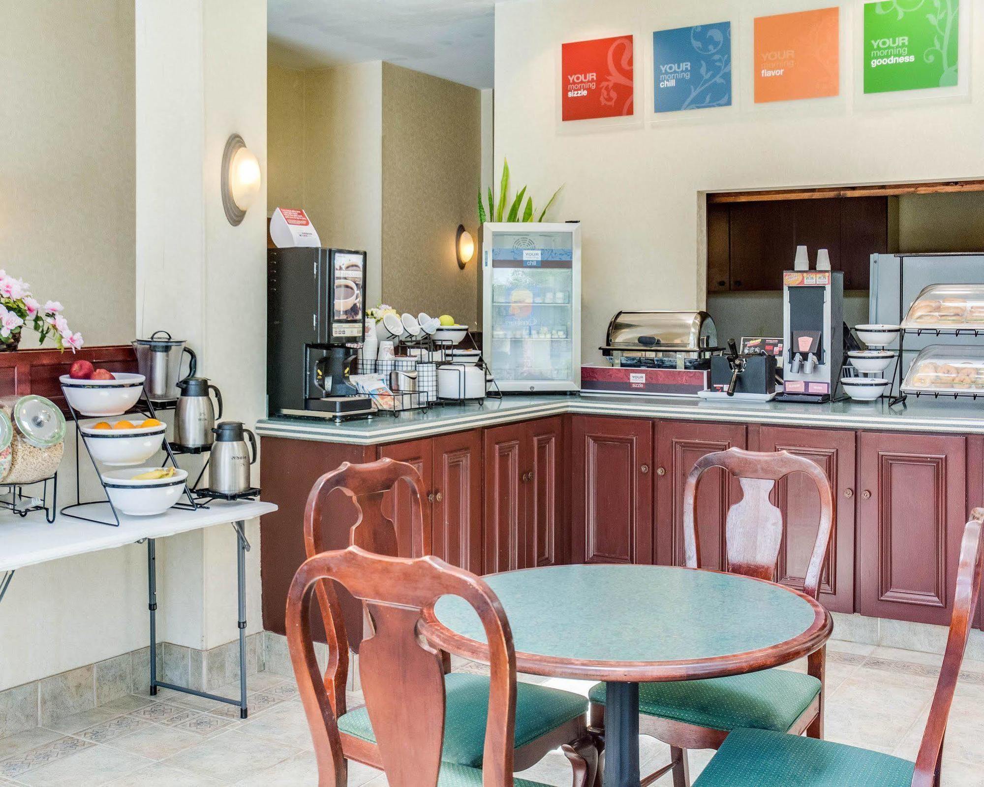 Quality Inn & Suites Olde Town Portsmouth Bagian luar foto